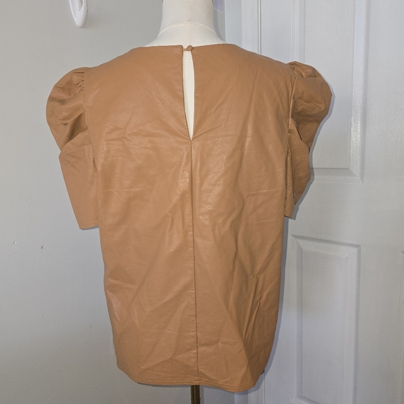 TCEC | Large | Camel Faux Leather Top - Picture 5 of 11